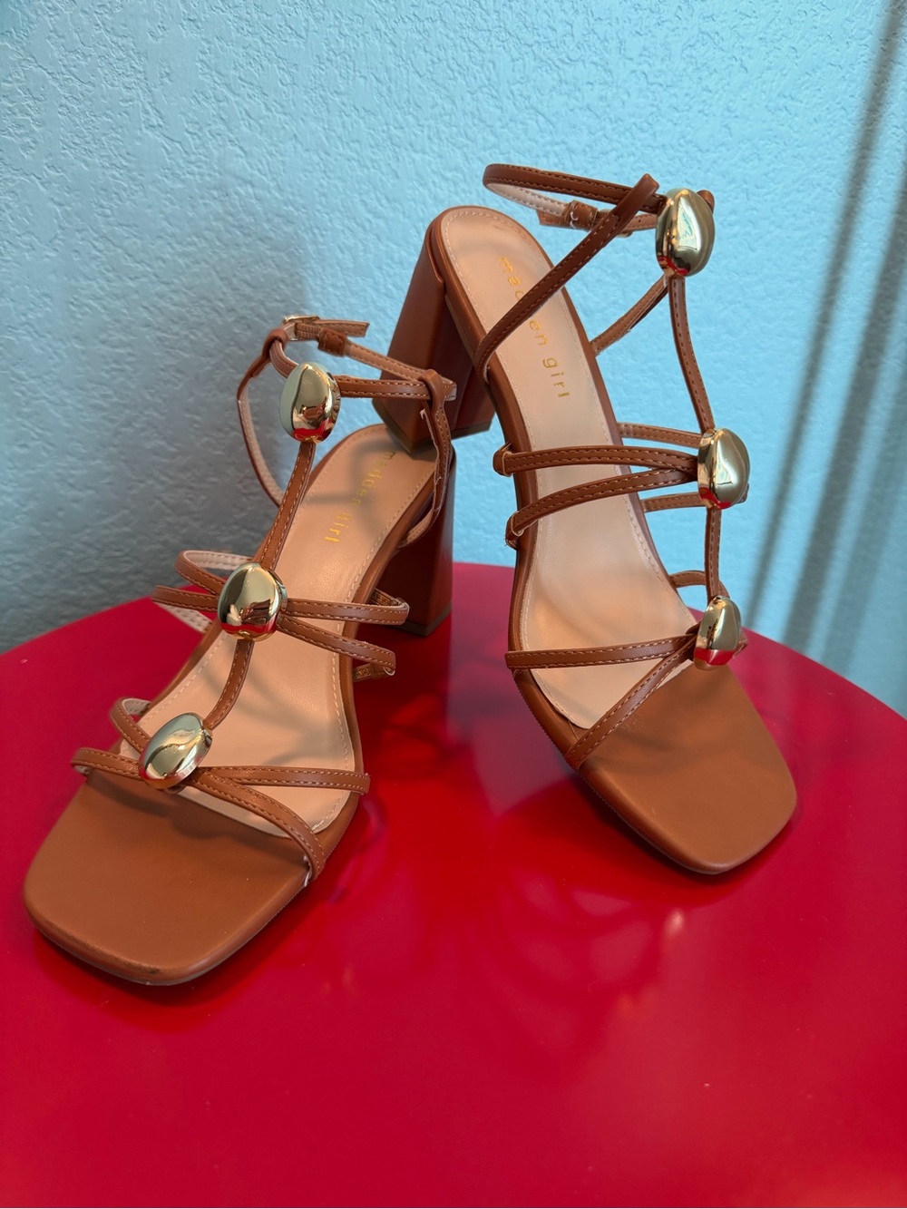 NEW** Madden Girl Tan Strappy Block Heel Sandals with Gold Orbs Size 9